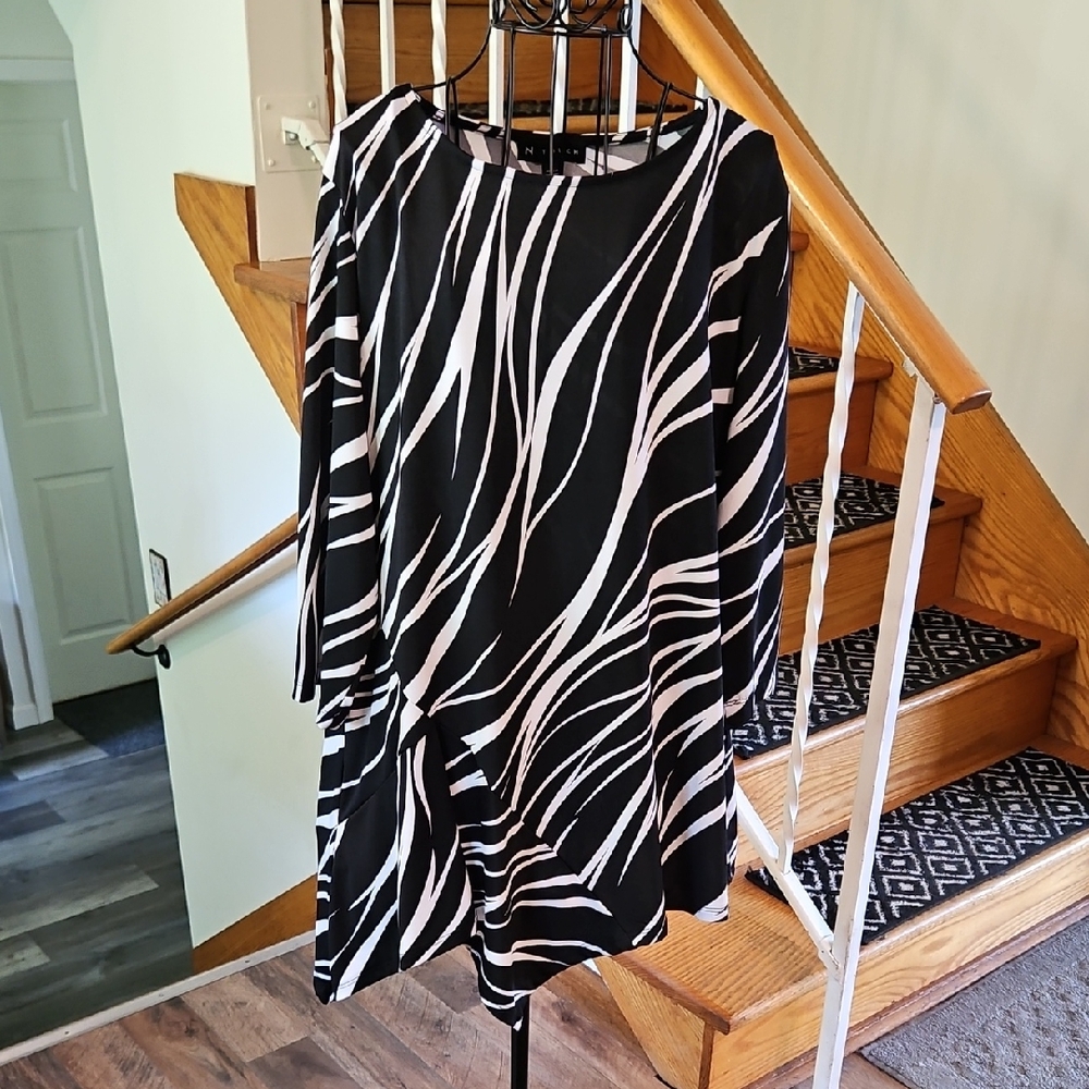 👚N TOUCH Black and White Print Tunic